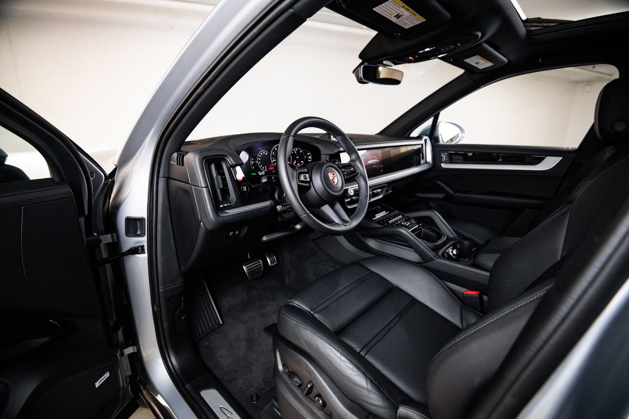 Certified 2026 Porsche Cayenne S AWD/4WD image 4