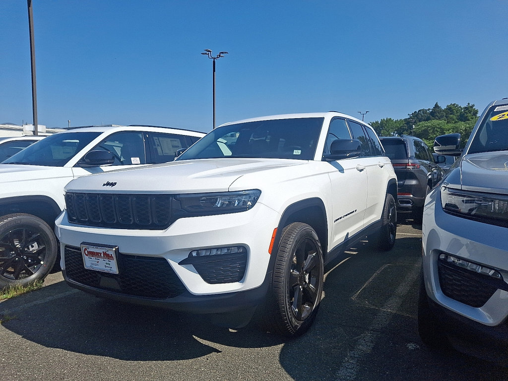 New 2025 Jeep Grand Cherokee Limited w/ Black Appearance Package image 1
