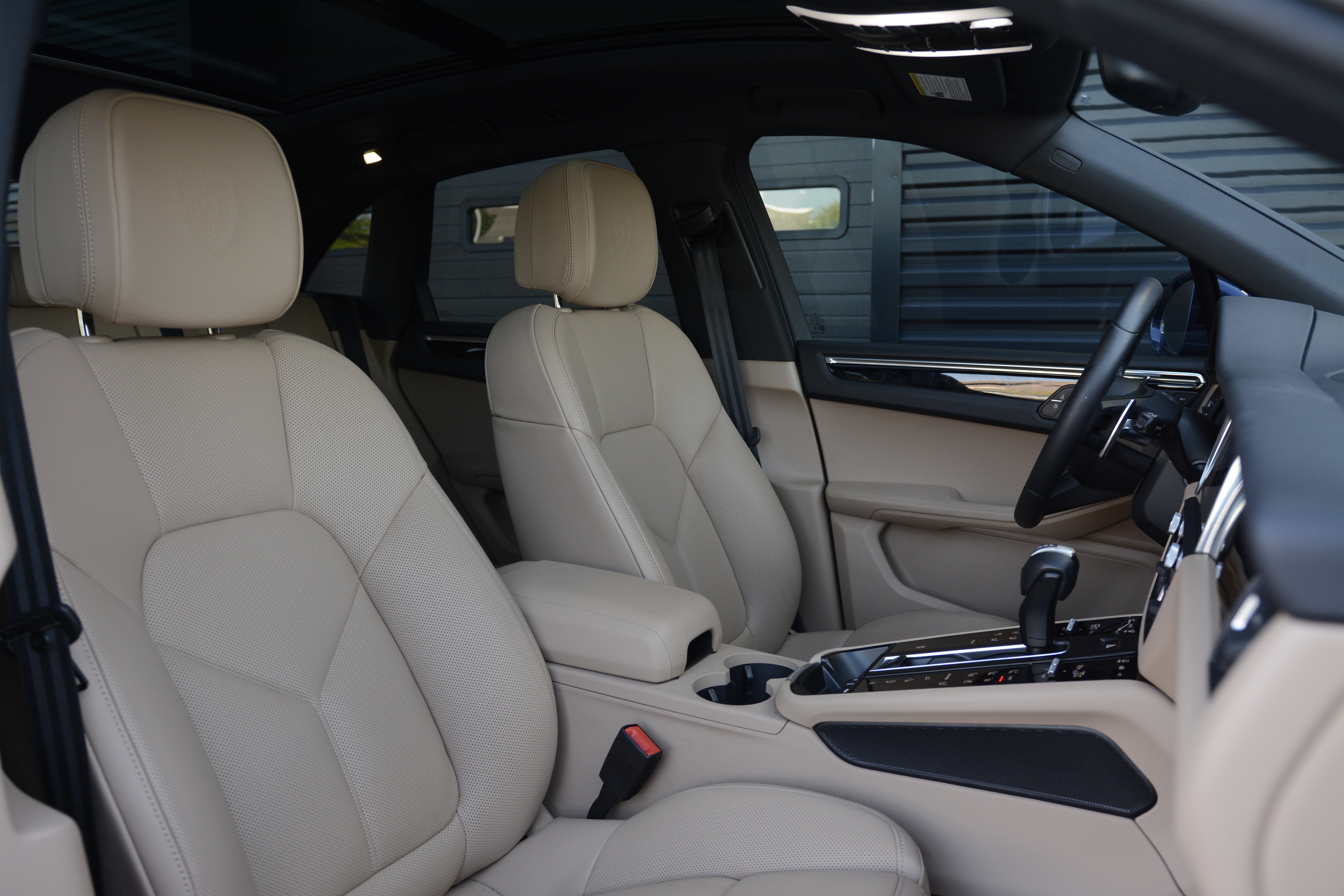 Certified 2026 Porsche Macan AWD/4WD image 28