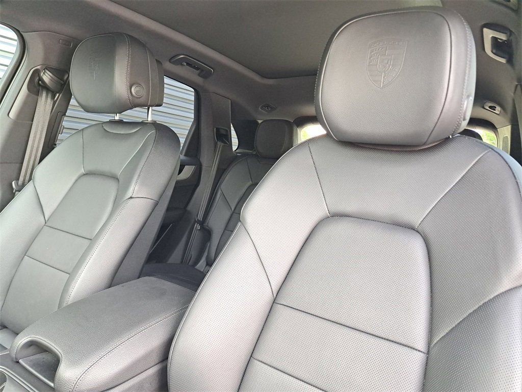 Certified 2025 Porsche Cayenne image 5