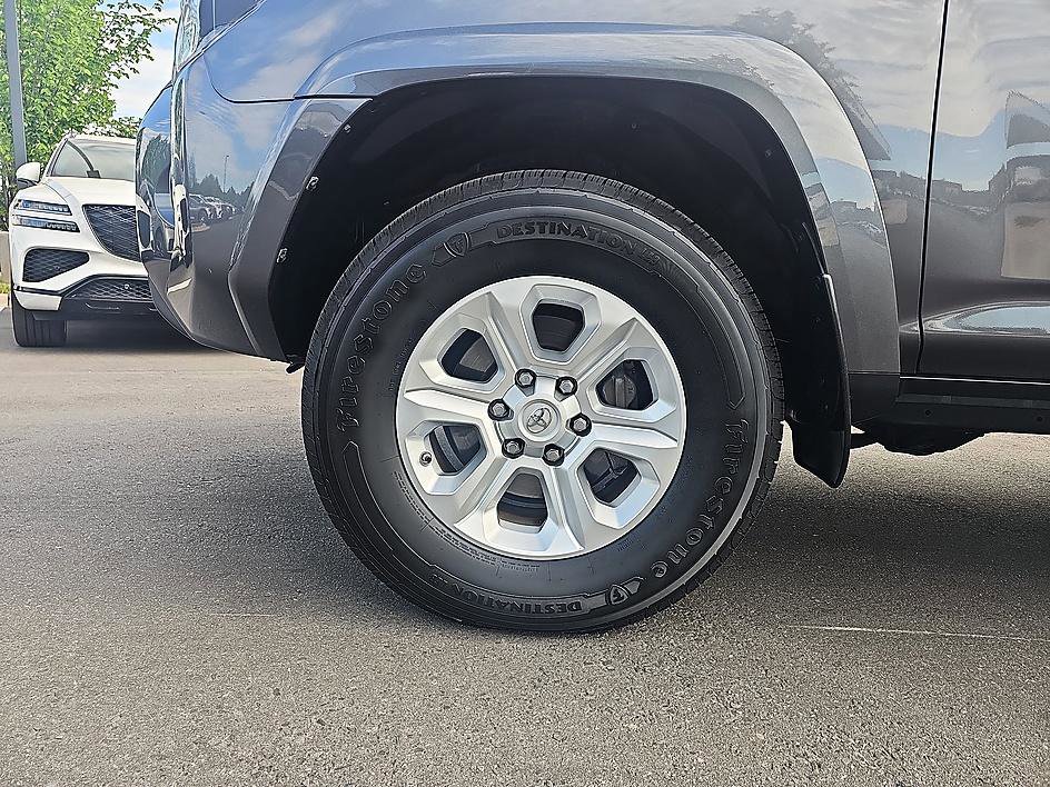Used 2021 Toyota 4Runner SR5 Premium w/ Moonroof Package AWD/4WD image 9