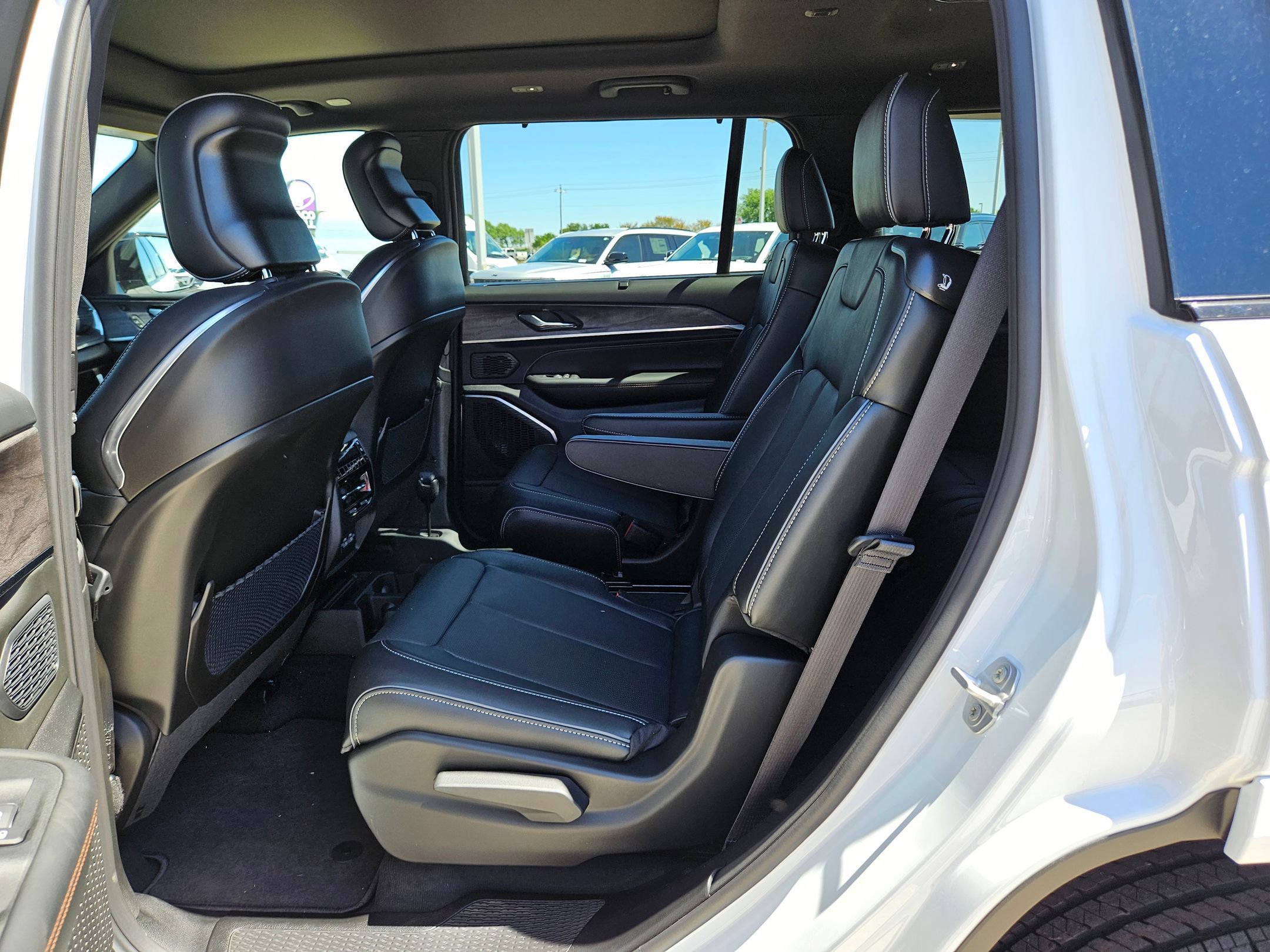 New 2025 Jeep Grand Cherokee L Overland w/ Advanced Protech Group III AWD/4WD image 13