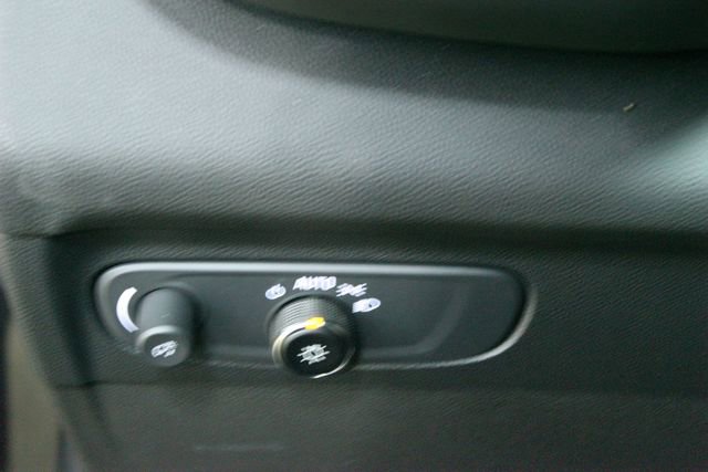 Used 2023 Buick Envision Essence w/ Sport Touring Package image 15