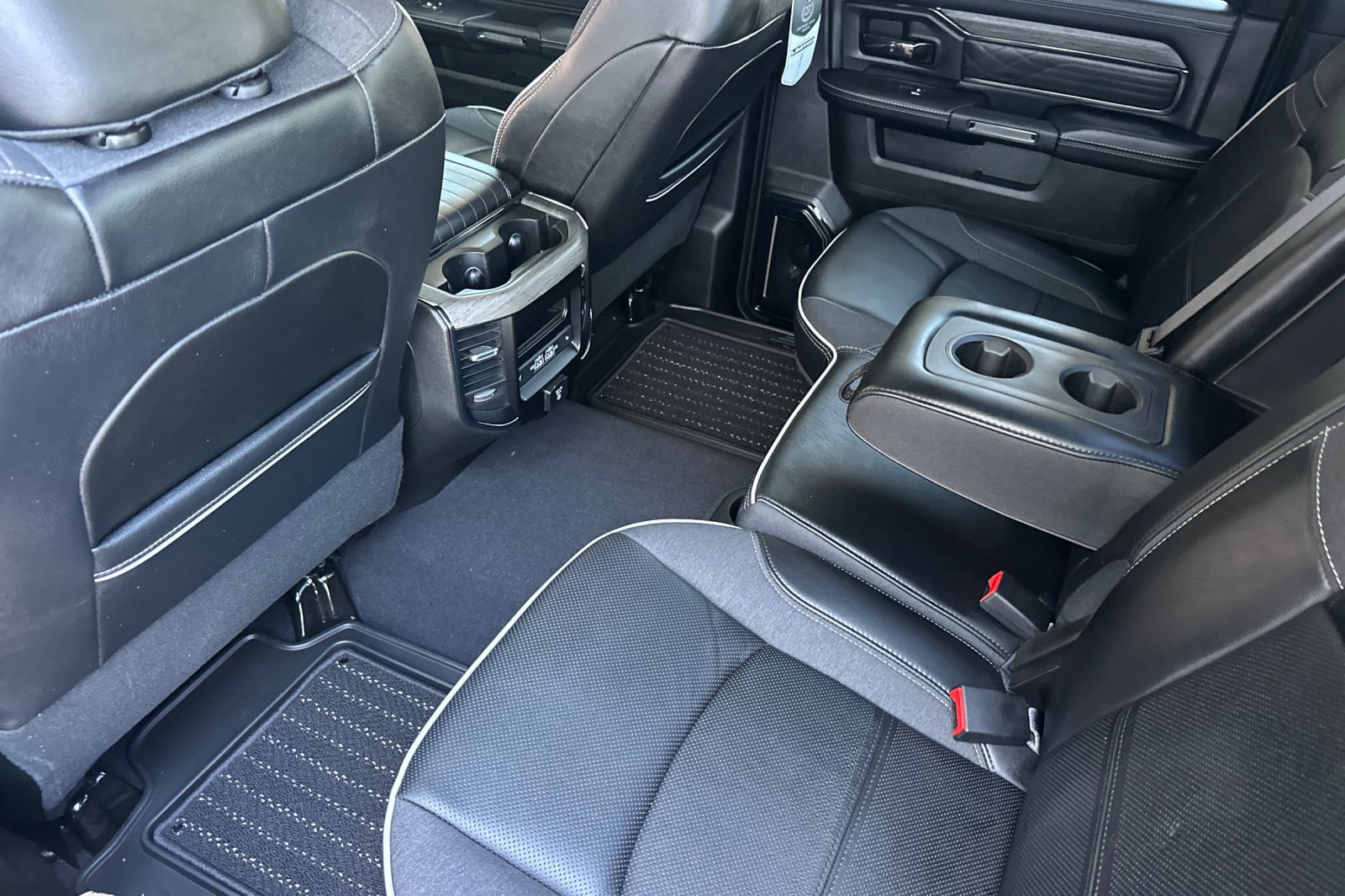 New 2025 RAM 3500 Limited image 12