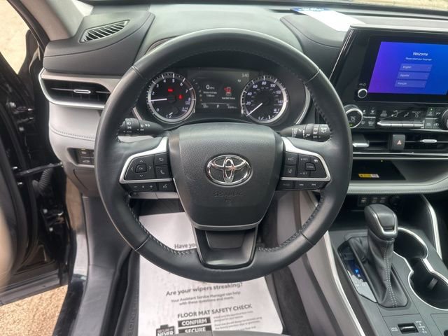 Used 2023 Toyota Highlander XLE image 18