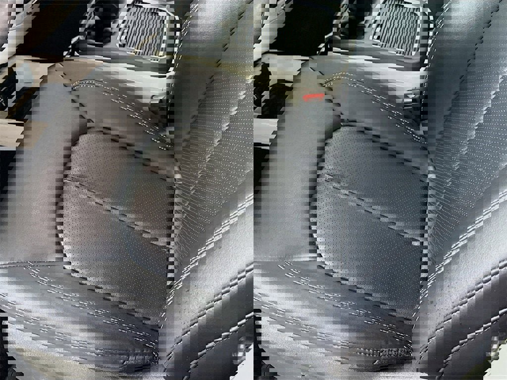 Used 2024 Chrysler Pacifica Touring-L image 12