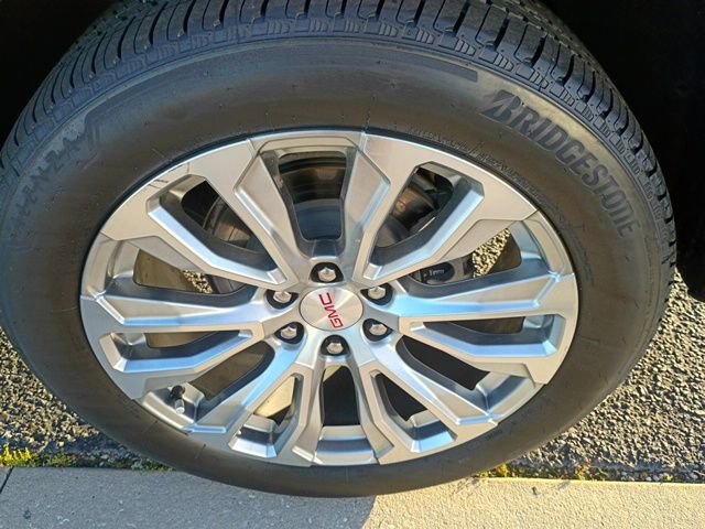 Used 2024 GMC Yukon Denali w/ Advanced Technology Package image 10