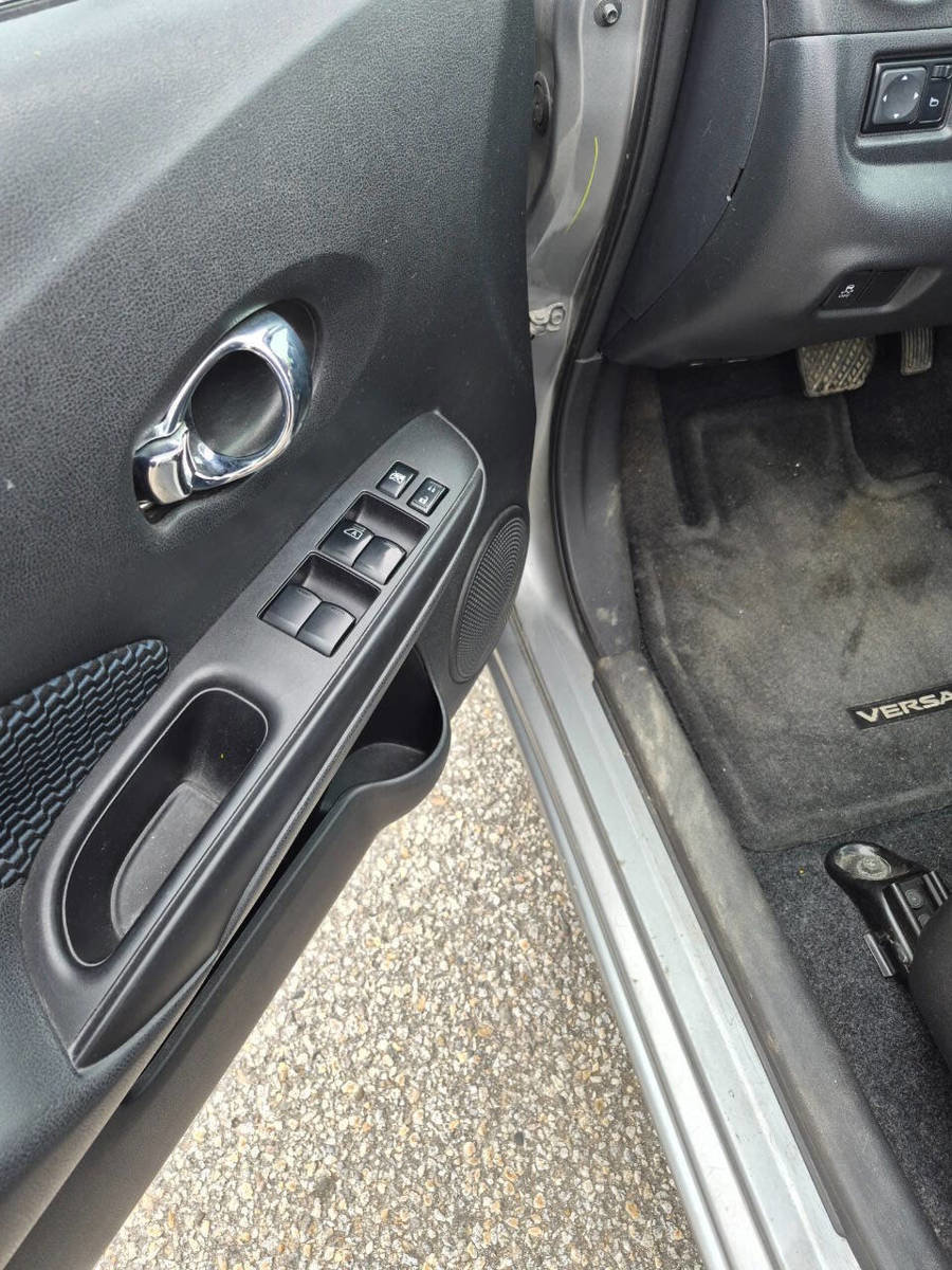 Used 2015 Nissan Versa Note SV FWD image 15