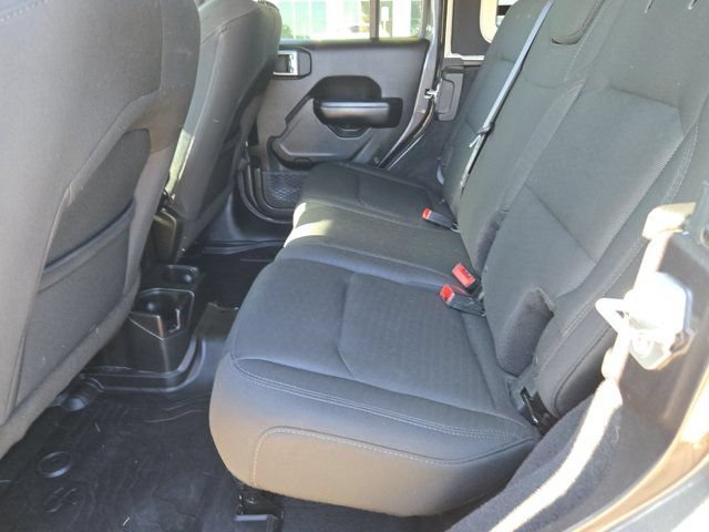 Used 2018 Jeep Wrangler Unlimited Sport S AWD/4WD image 10