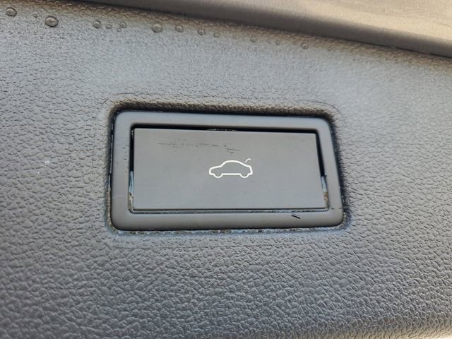 Certified 2024 Volkswagen Tiguan SE image 8