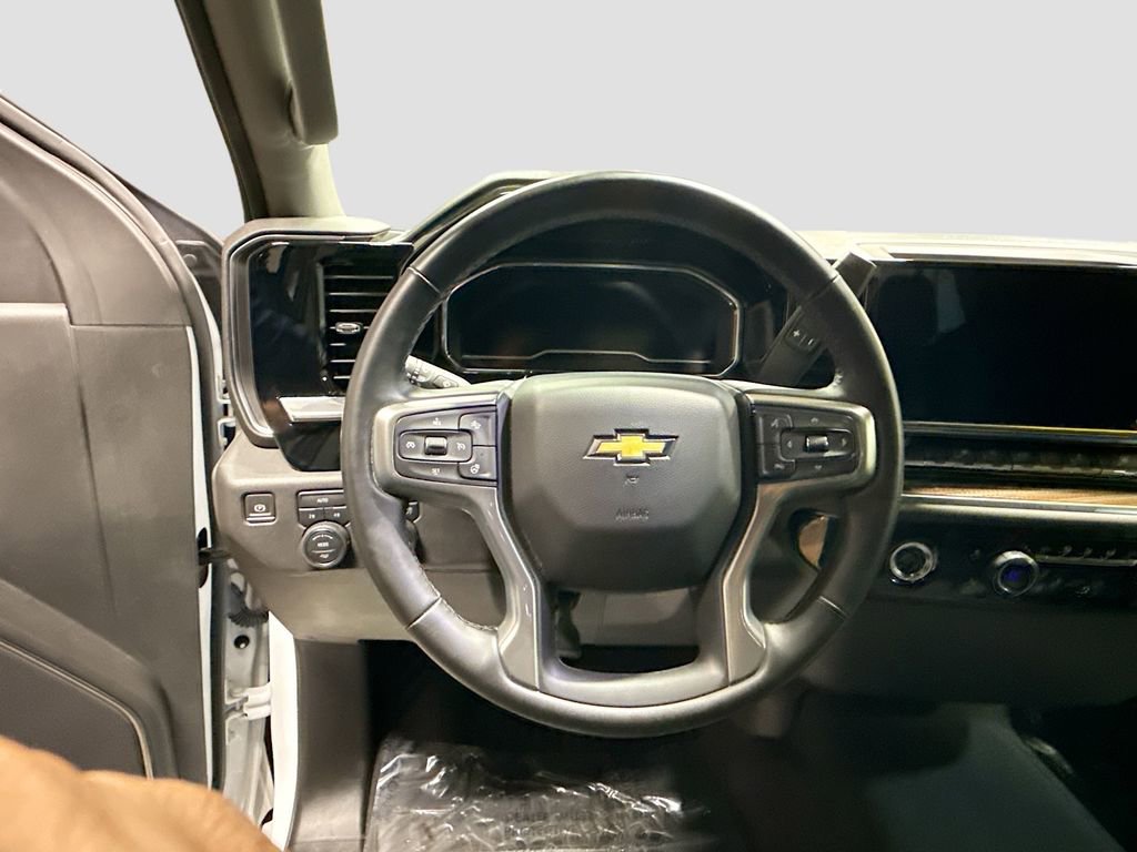 Used 2024 Chevrolet Silverado 1500 LT image 11