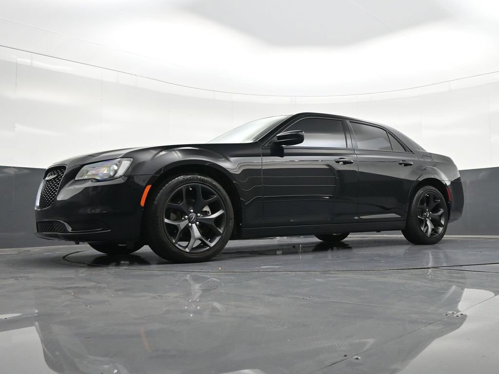 Used 2023 Chrysler 300 Touring w/ Sport Appearance Package image 25