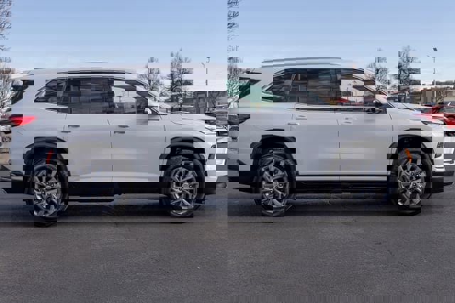 Used 2025 Buick Enclave Preferred AWD/4WD image 5