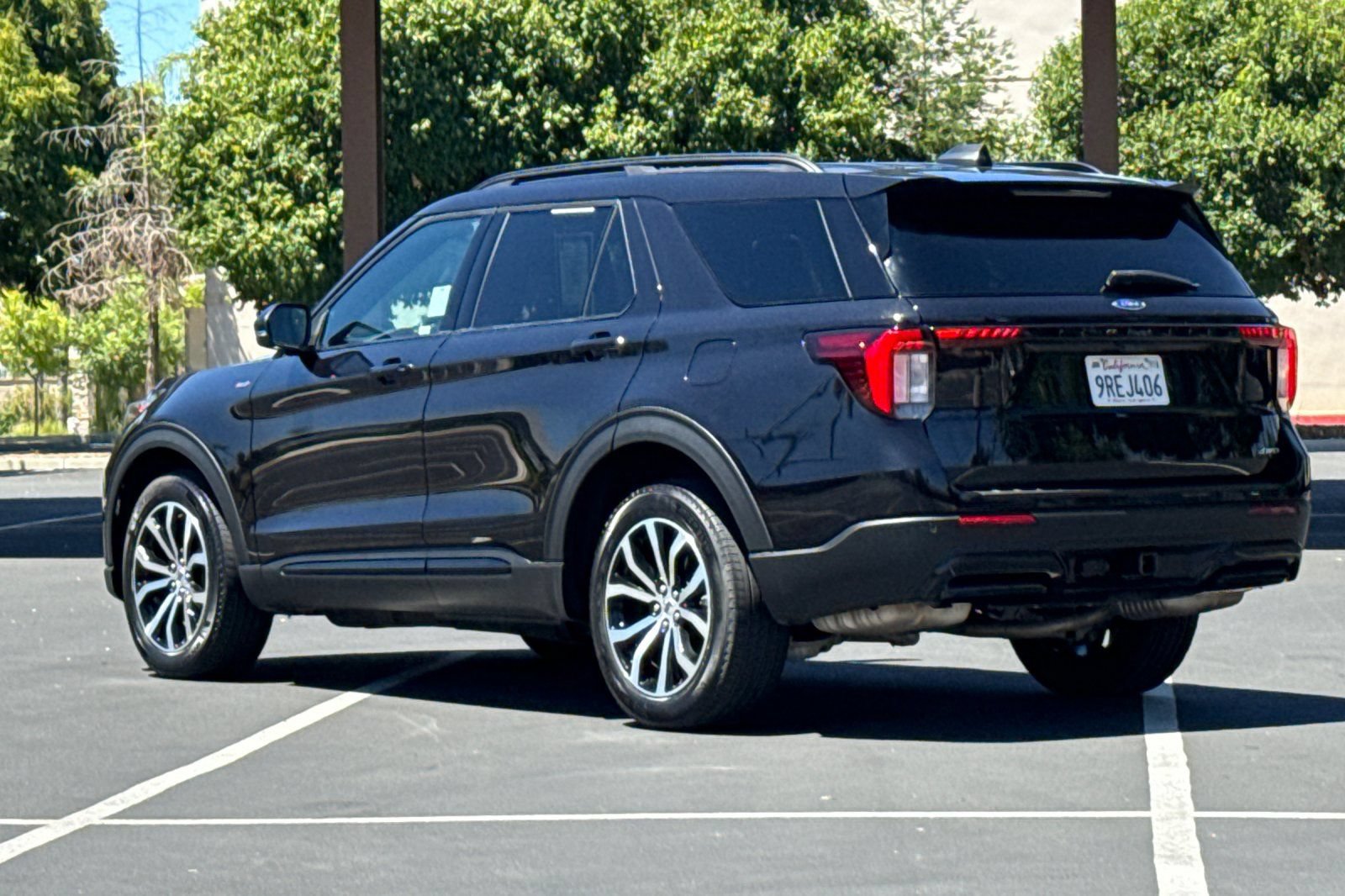 Used 2025 Ford Explorer ST-Line AWD/4WD image 3