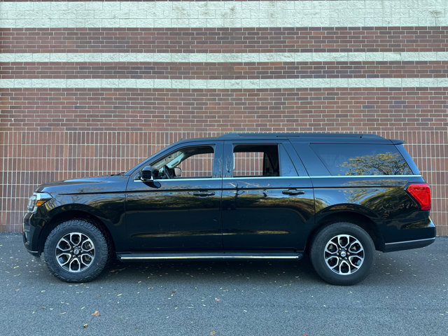 Used 2023 Ford Expedition Max XLT image 5