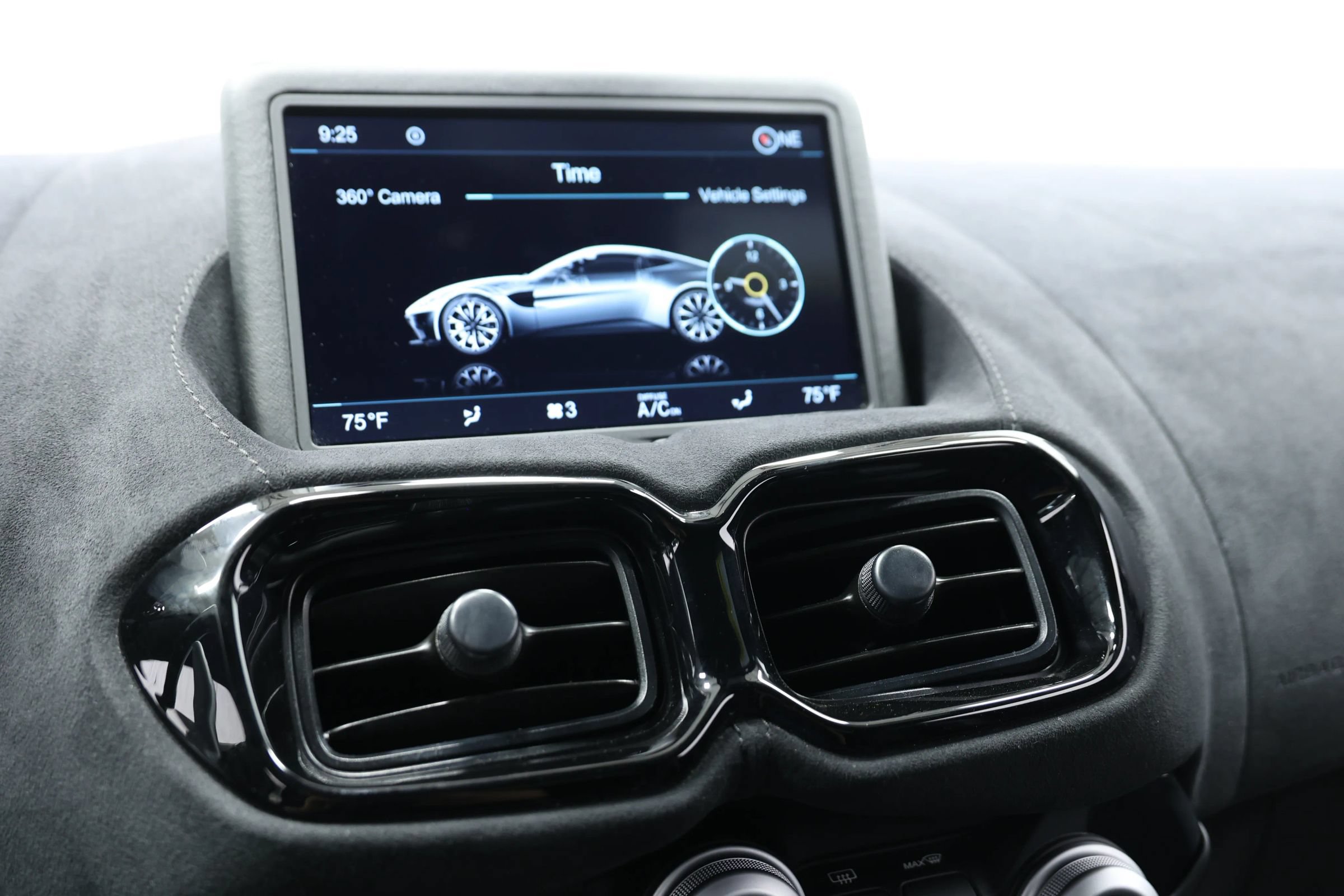 Used 2020 Aston Martin V8 Vantage Coupe RWD image 40