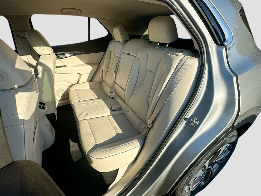 Used 2023 Buick Envision Essence image 23