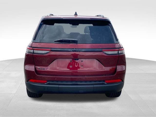 Used 2023 Jeep Grand Cherokee Altitude AWD/4WD image 4
