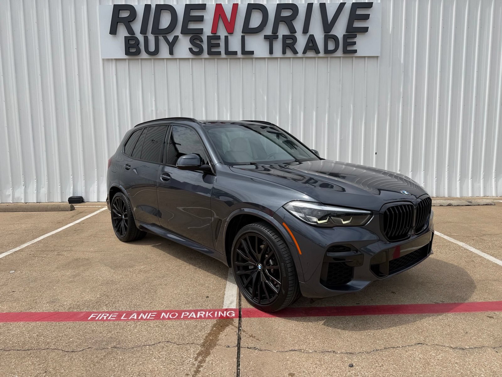 Used 2022 BMW X5 xDrive40i w/ M Sport Package AWD/4WD image 9