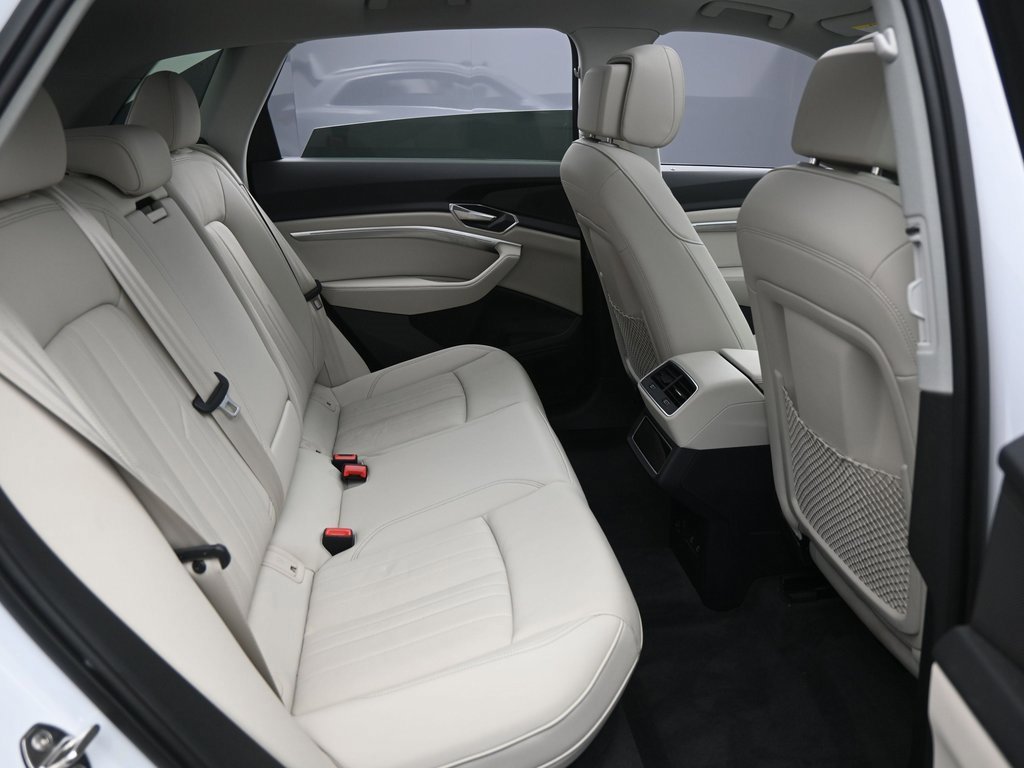 Used 2024 Audi Q8 e-tron Premium image 35
