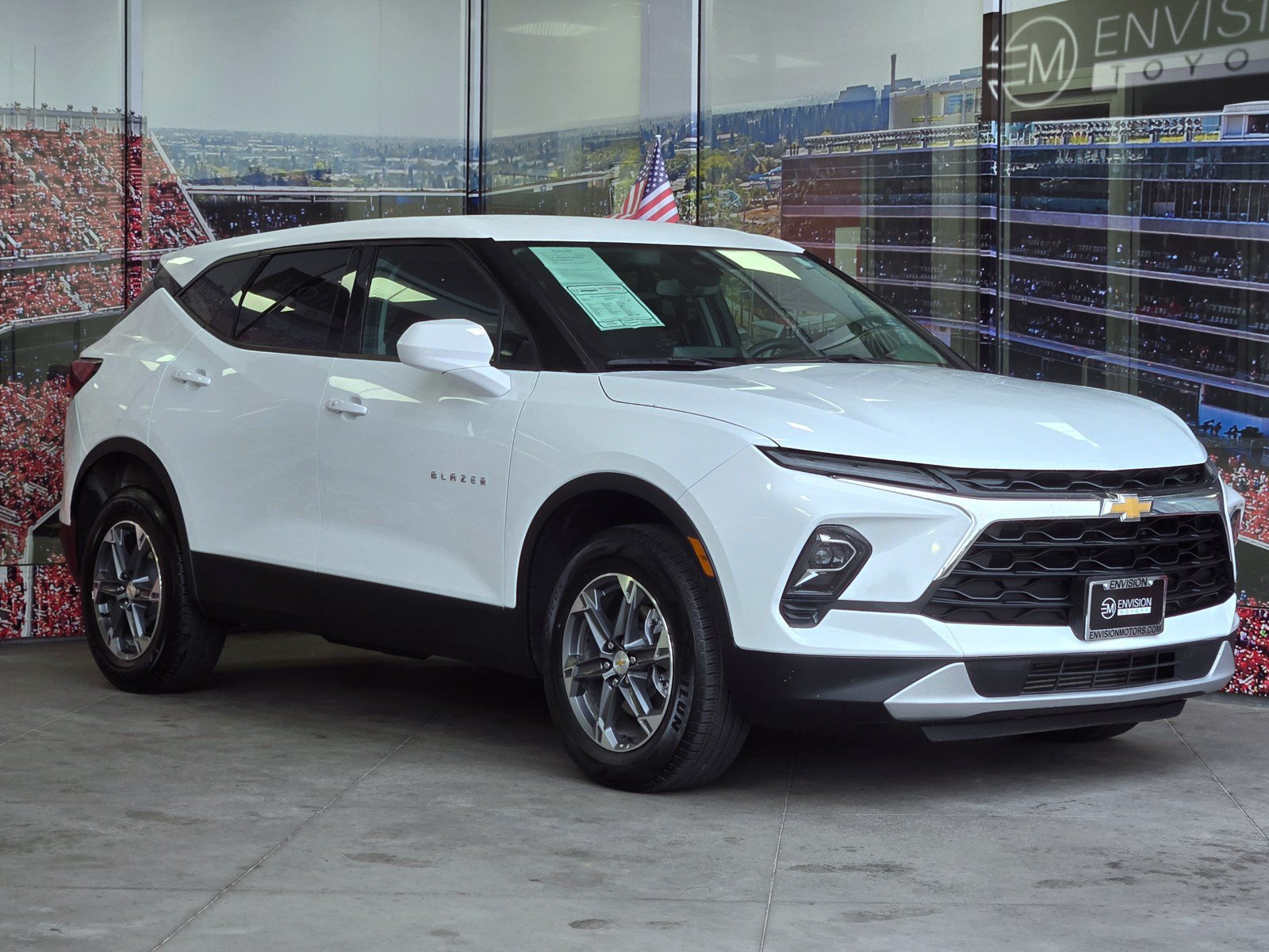 Used 2025 Chevrolet Blazer LT FWD image 1