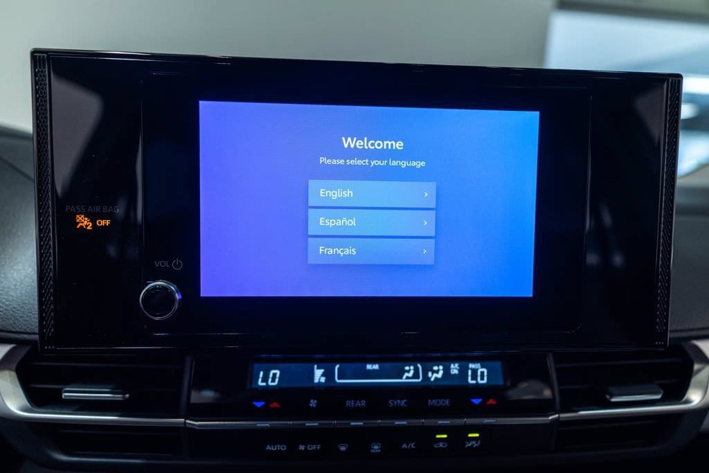 Used 2025 Toyota Sienna LE FWD image 29
