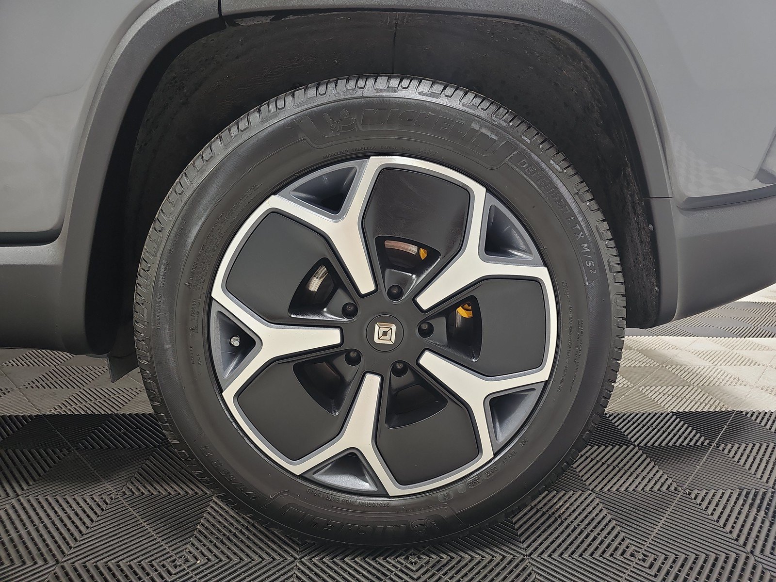 Used 2023 Rivian R1S Adventure AWD/4WD image 10
