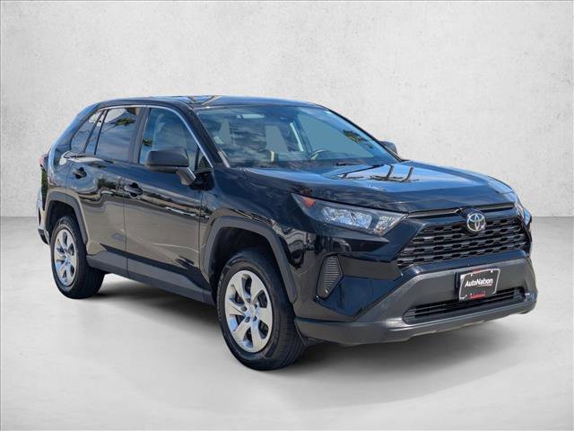 Used 2022 Toyota RAV4 LE video 3