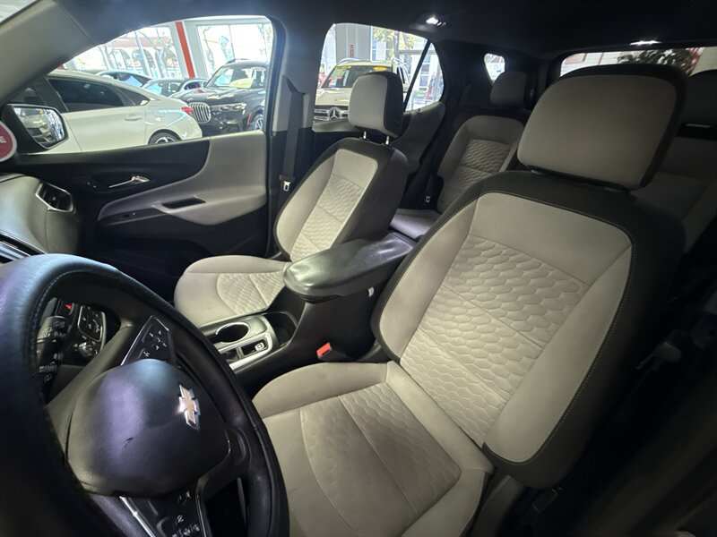 Used 2020 Chevrolet Equinox LS w/ LS Convenience Package FWD image 14
