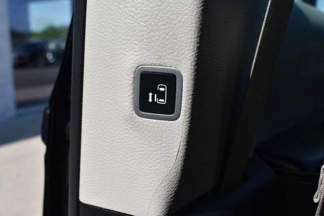 Used 2024 Chrysler Pacifica Touring-L FWD image 30