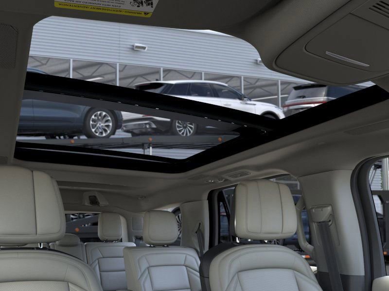 New 2026 Lincoln Navigator Reserve w/ Jet Appearance Package AWD/4WD image 22
