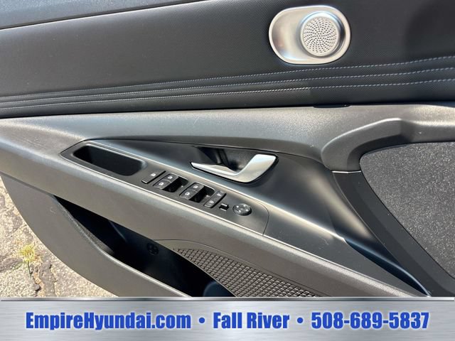 Used 2022 Hyundai Elantra SEL w/ Convenience + Premium Package FWD image 17