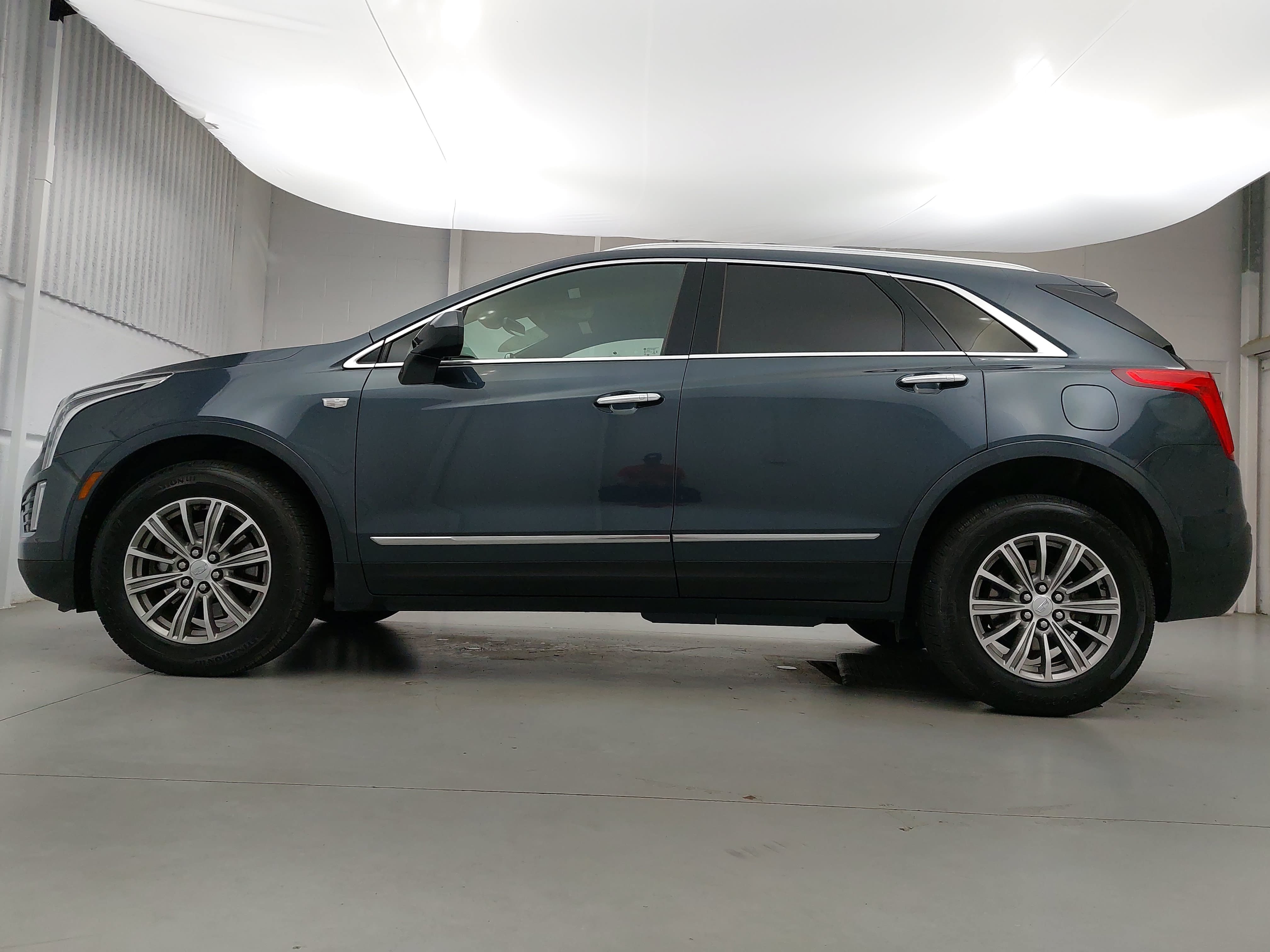 Used 2019 Cadillac XT5 Luxury AWD/4WD image 2