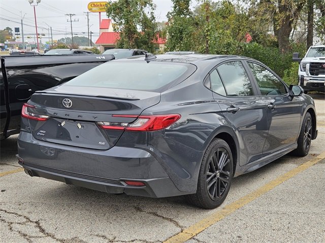 Used 2025 Toyota Camry SE image 12