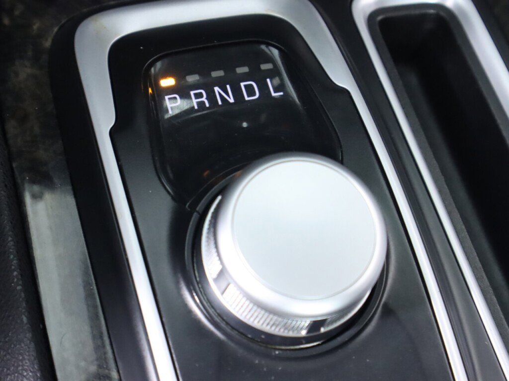 Used 2017 Chrysler 300 C RWD image 26