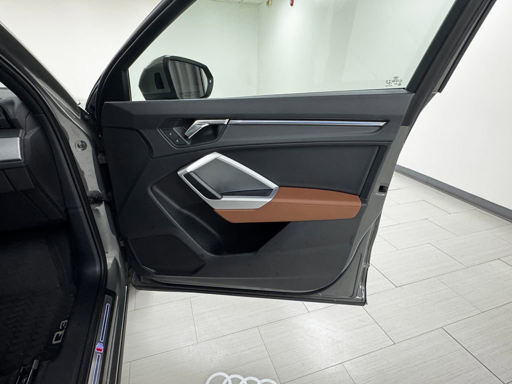 Used 2022 Audi Q3 2.0T Premium Plus w/ Premium Plus Package image 13