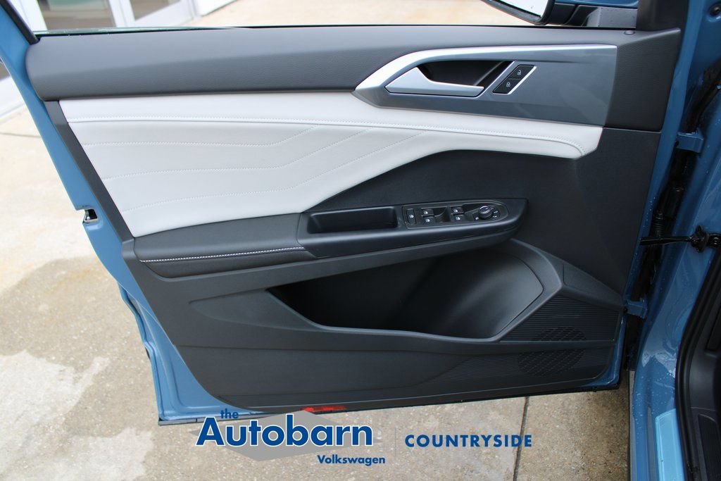 New 2026 Volkswagen Taos SEL AWD/4WD image 9