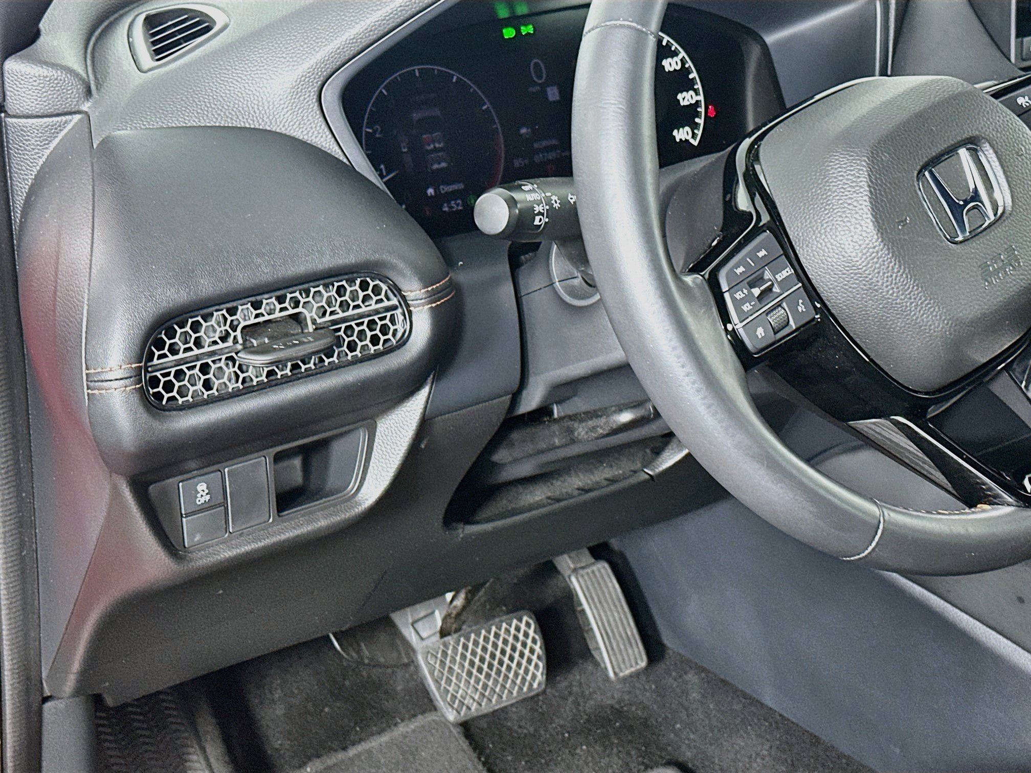 Used 2024 Honda HR-V Sport image 17