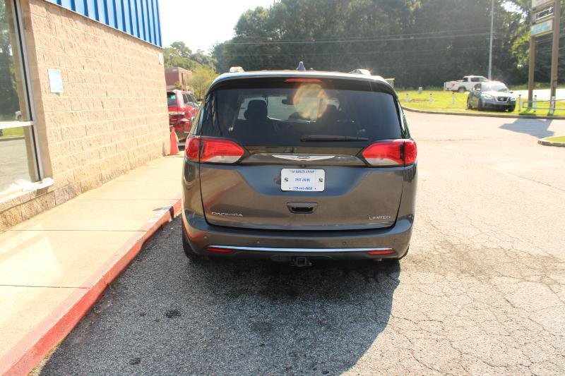 Used 2019 Chrysler Pacifica Limited FWD image 5