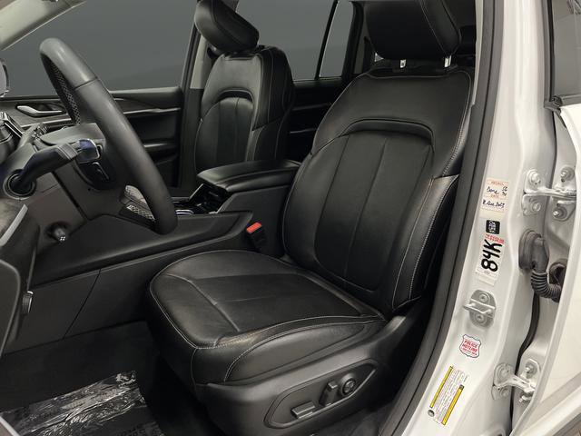 Used 2023 Jeep Grand Cherokee Limited w/ Luxury Tech Group II image 4