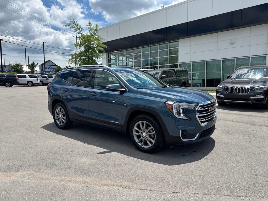 Used 2024 GMC Terrain SLT FWD image 1