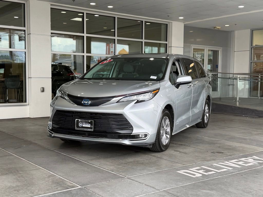 Certified 2021 Toyota Sienna XLE FWD image 2