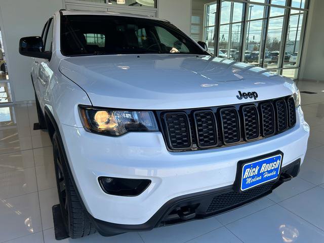 Used 2020 Jeep Grand Cherokee Laredo image 5