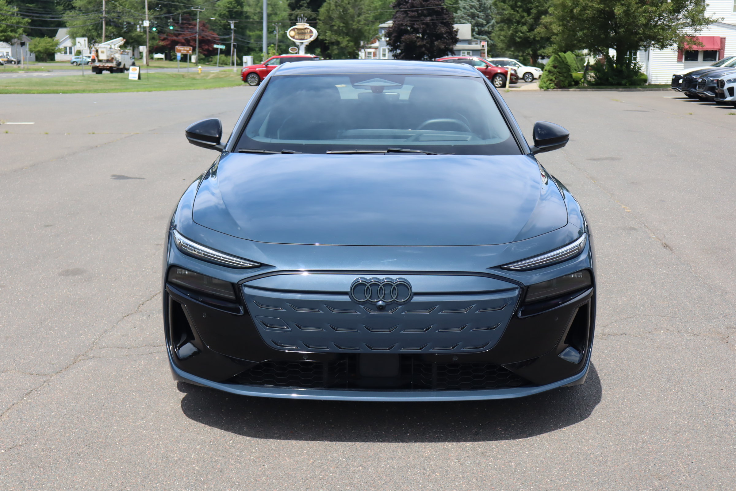 Used 2025 Audi S6 e-tron Premium Plus w/ Premium Plus AWD/4WD image 2