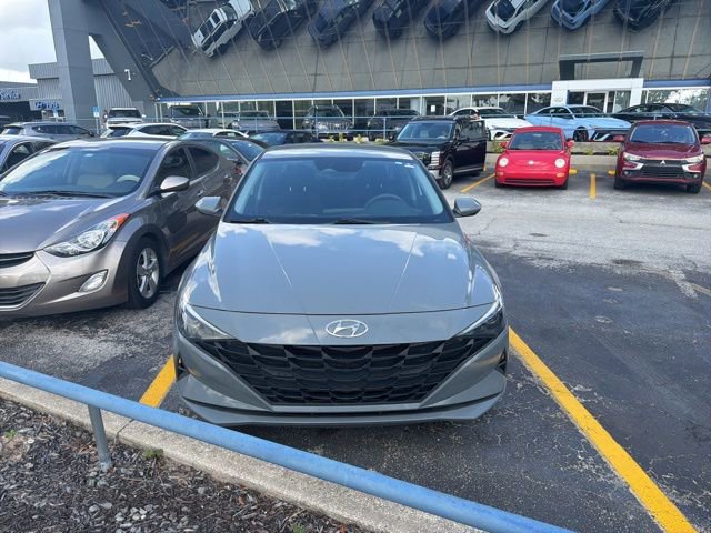 Used 2021 Hyundai Elantra SEL FWD image 2