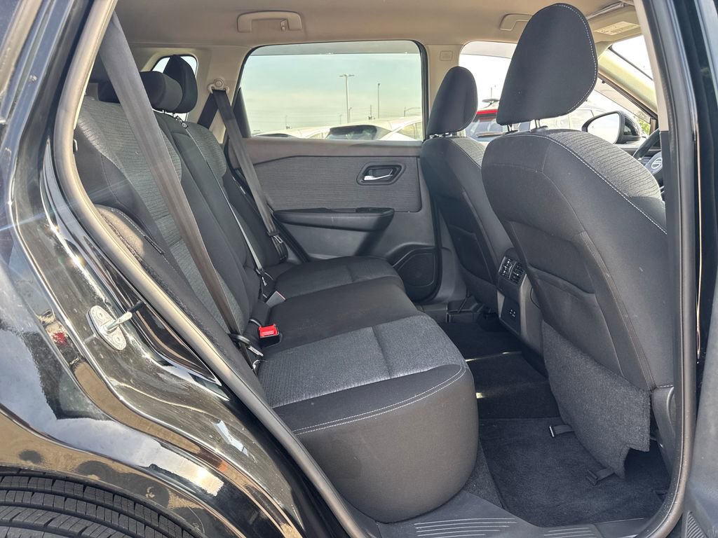 Used 2021 Nissan Rogue SV image 12