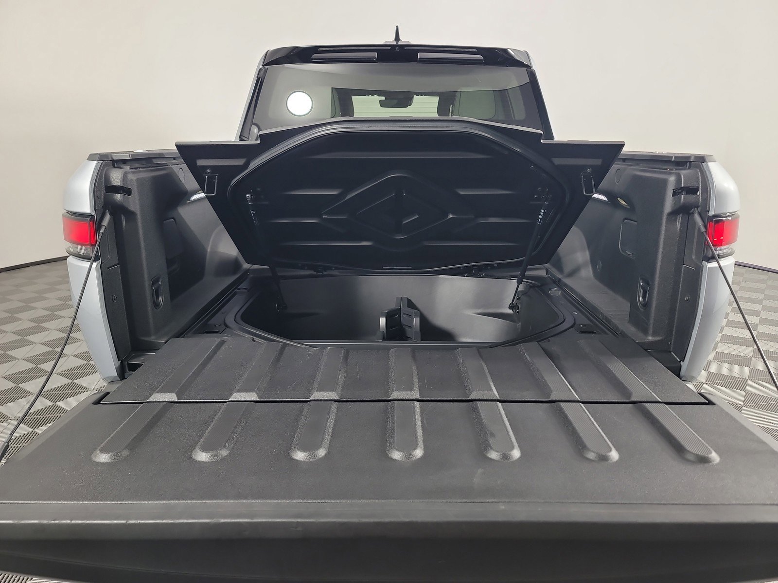 Used 2023 Rivian R1T Adventure AWD/4WD image 15
