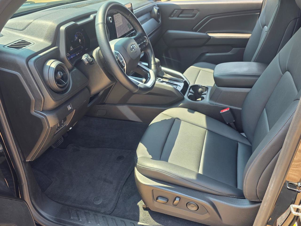 Used 2025 Chevrolet Colorado Trail Boss AWD/4WD image 7