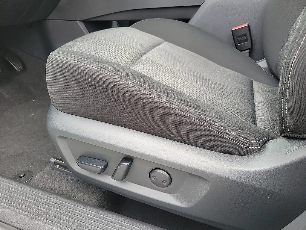 Used 2025 Nissan Rogue SV FWD image 12