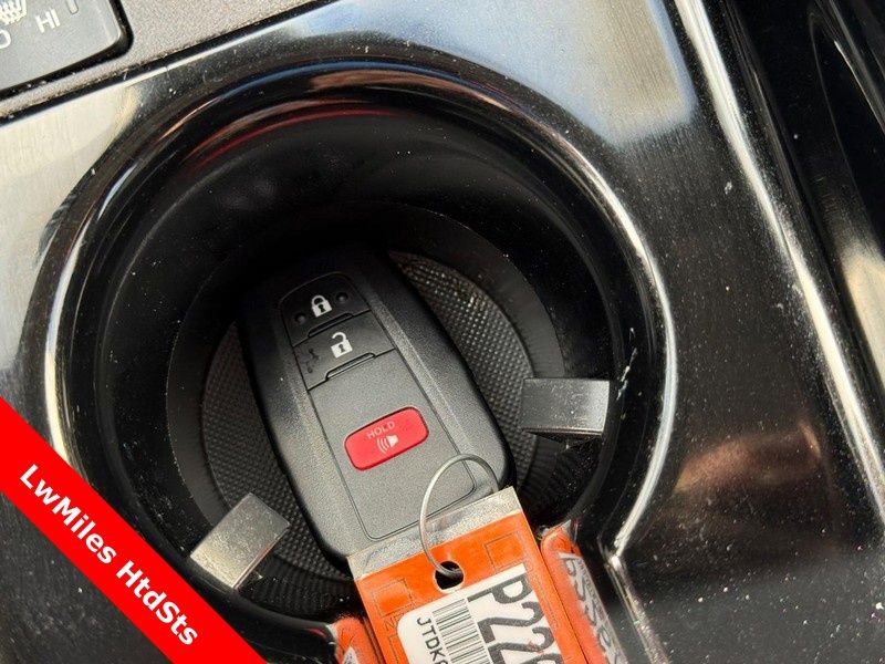 Used 2021 Toyota Prius XLE FWD image 30